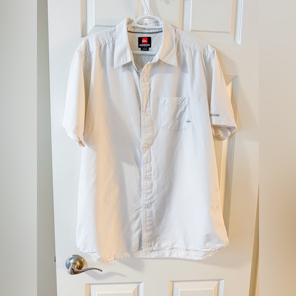 Quiksilver Men’s XL Short Sleeve Button Up Shirt White Striped Casual Beach Surf